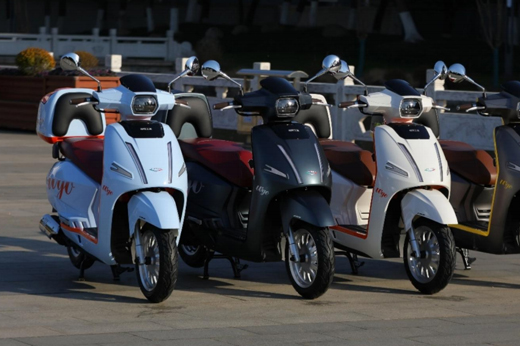 OEM Customization and Stable Supply Position 1500W–2000W Electric Scooters for Global Distribution
